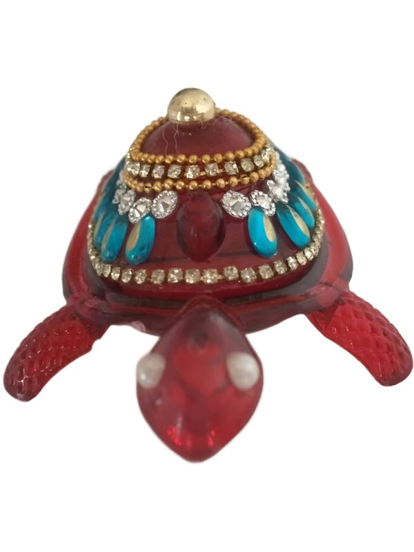 A small decorative box to keep haldi and kumkum separately to be used for pooja.