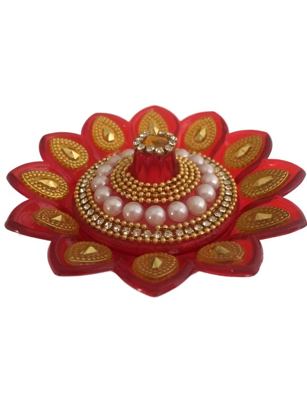 A small decorative box to keep haldi and kumkum separately to be used for pooja.