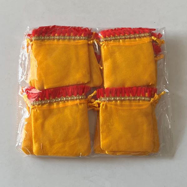 Set of 4 Yellow Batwa C: SP0031C