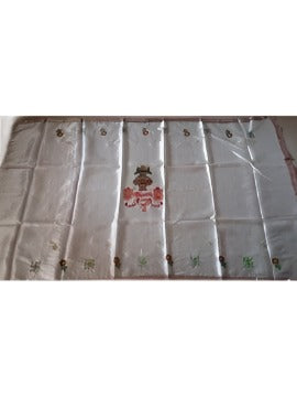 Antarpat is a cloth partition held between the Bride and Groom while the priest is solemnizing the wedding rituals. As soon as the rituals are over, the Antarpat is removed and the Bride and Groom are allowed to see each other.